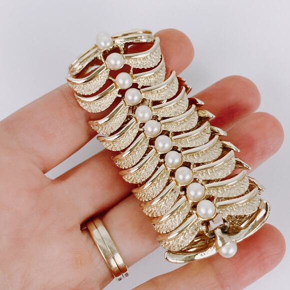 VTG Signed Kramer Mid Century Bracelet Gold Tone Faux Pearl Link Old Hollywood - Picture 5 of 16